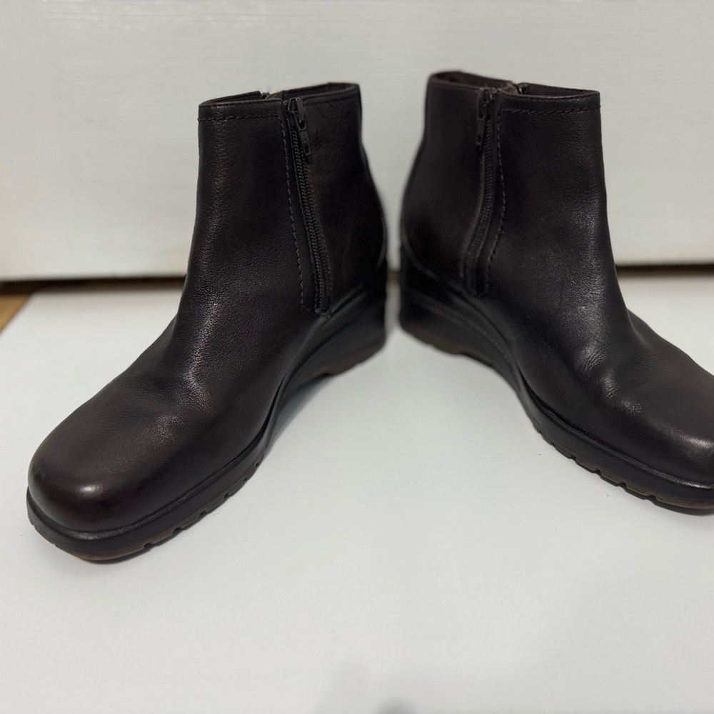 Liz Claiborne Brown Ankle Booties Classic Style 7.5M